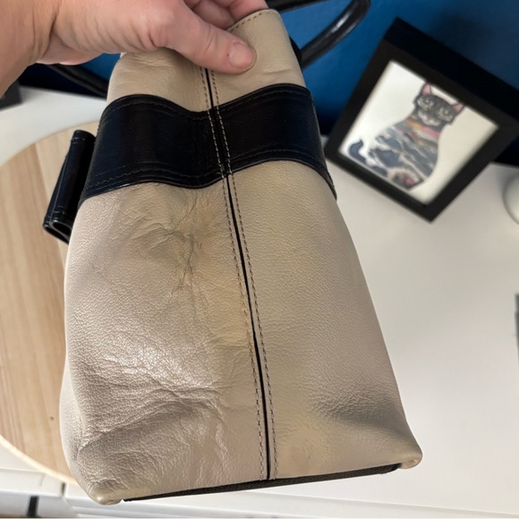 KATE SPADE EUC Villabella satchel bag Black/Cream w/ Bow 15”x9x5, minor callout - Picture 5 of 8